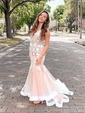 Tulle V-neck Trumpet/Mermaid Floor-length Appliques Lace Prom Dresses