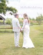 Trumpet/Mermaid Scoop Neck Tulle Sweep Train Wedding Dresses With Appliques Lace