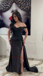 Sheath/Column Off-the-shoulder Satin Prom Dresses With Appliques