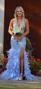 Trumpet/Mermaid V-neck Tulle Sweep Train Prom Dresses With Appliques Lace